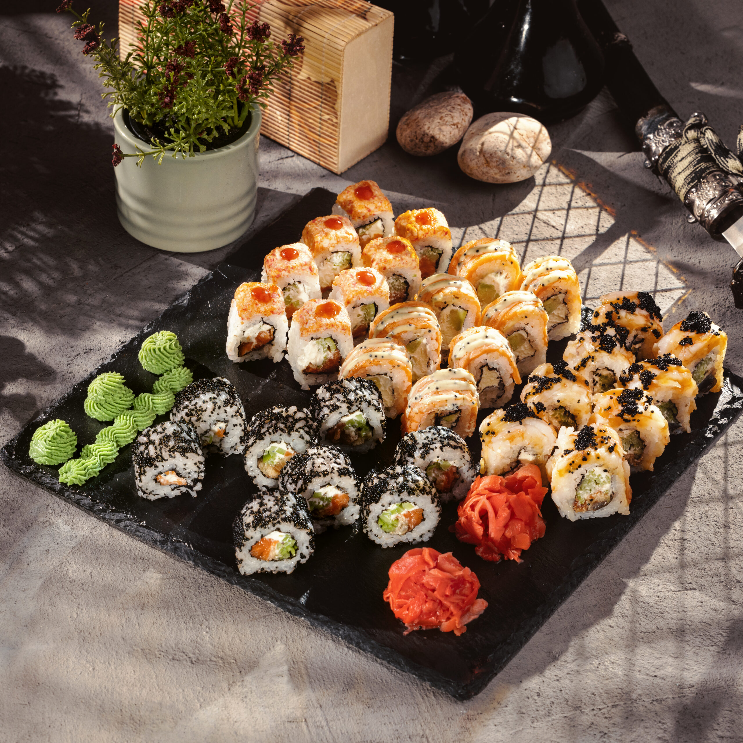 Tasty Sushi Set •